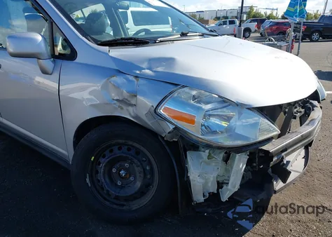 2010 Nissan Versa 1.8S z USA, uszkodzony, nr VIN 3N1BC1CPXAL389249
